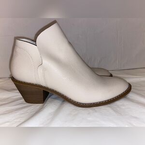 Universal Thread Women's Off-White Ankle Boots